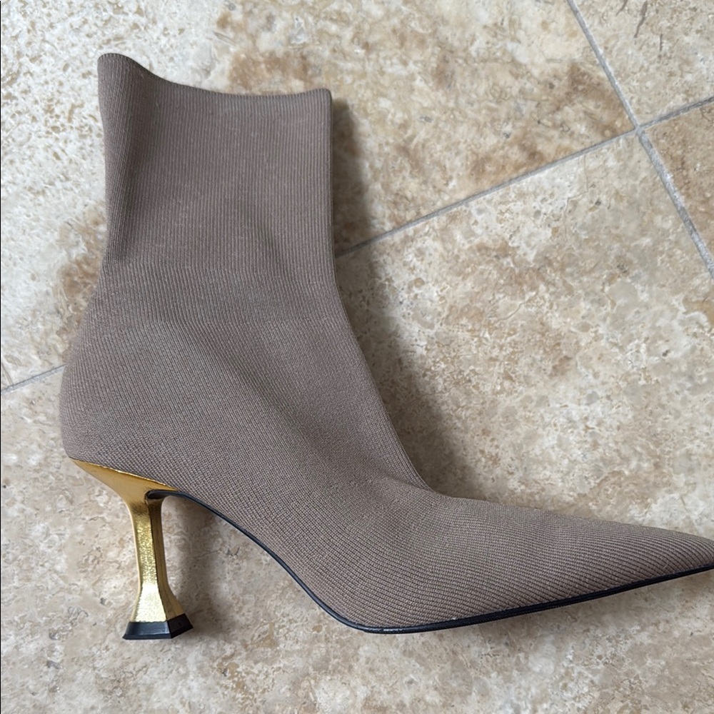 Uterque Tan Gold Heeled Boots with Sculptural Design 3’ hills
